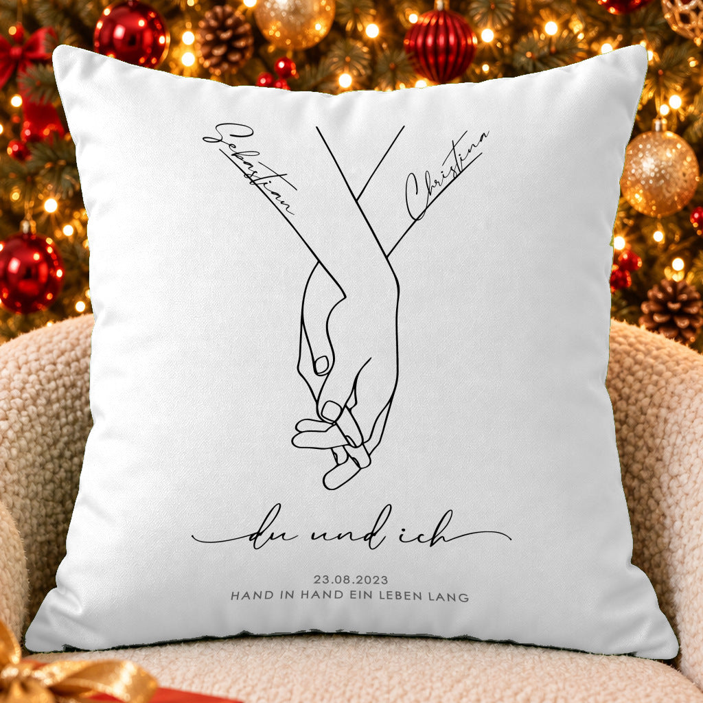 Hand in Hand – Kissen mit euren Namen – Weihnachten Kissen Nah · hand-in-hand-personalisiertes-kissen
